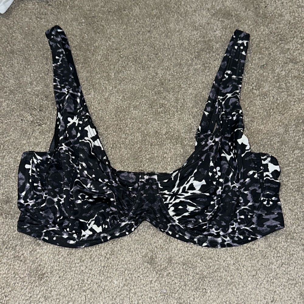 MAGISCULPT 36DD bikini top black white and gray animal print 😎